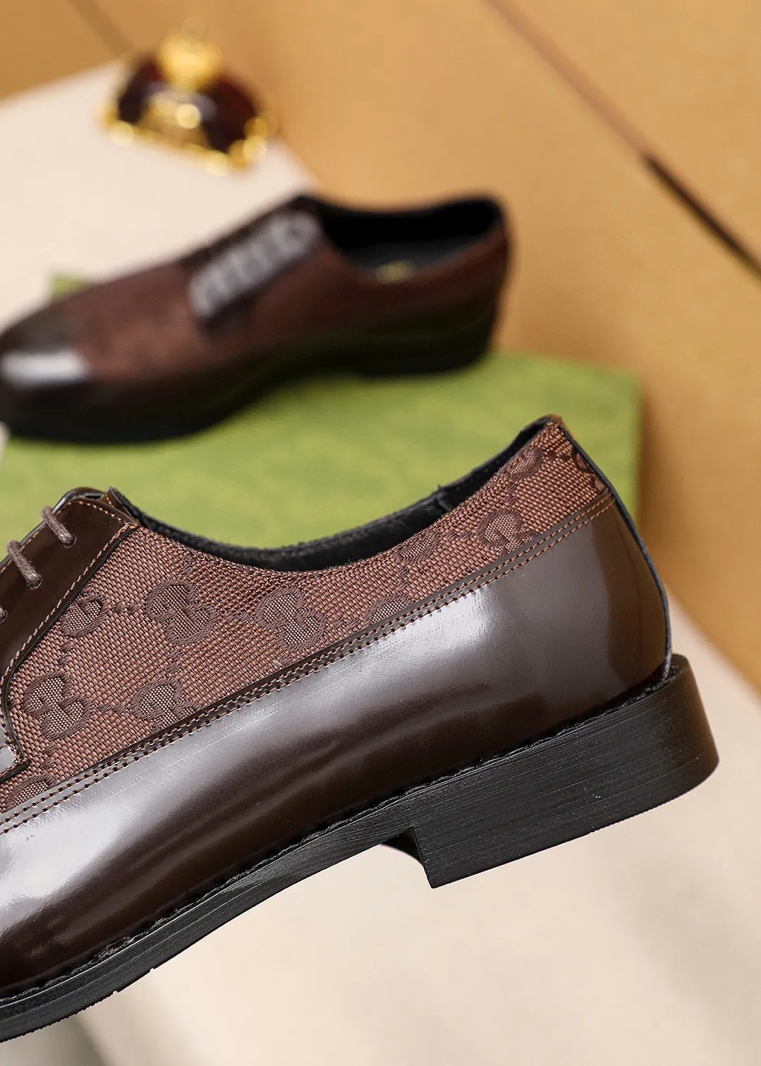 Men's shoes 💰460 💐 Product trademark: GUCCI "Gucci" business leather shoes Regular size: 38-44 (45🉑️customized) Product materials: Selected imported first-layer open-edge beaded cowhide leather upper, imported water-dyed cowhide leather lining. Strong three-dimensional visual effect, combined outsole Color: 2⃣️colors available